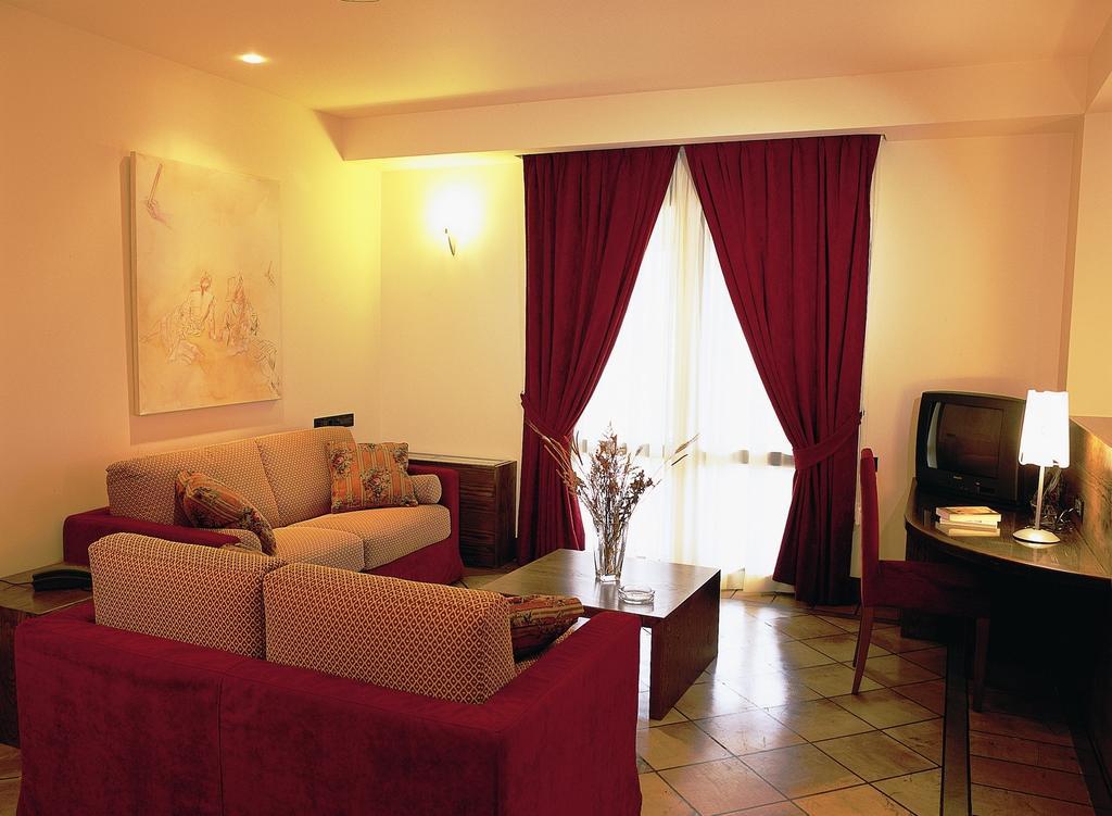 Avaris Hotel Karpenísion Zewnętrze zdjęcie